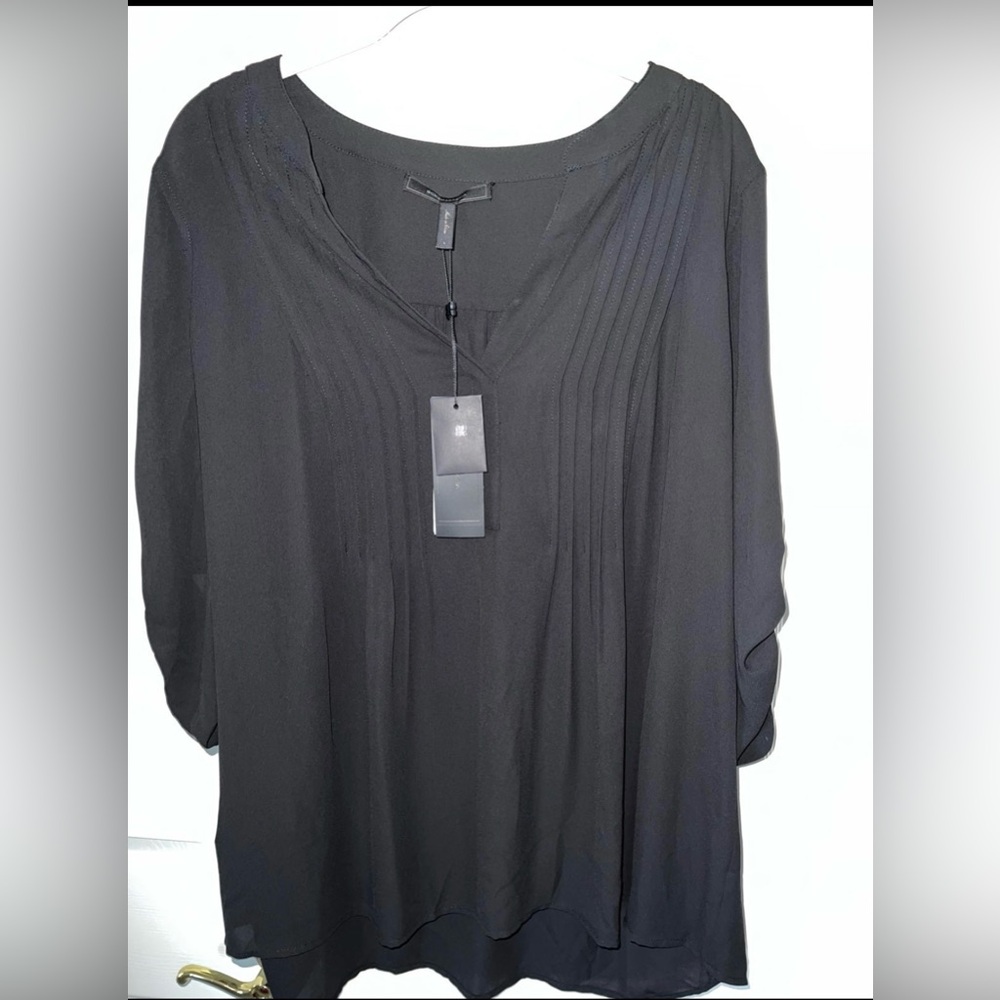 New BCBG Black vneck pleated top size large. Can be worn as maternity too